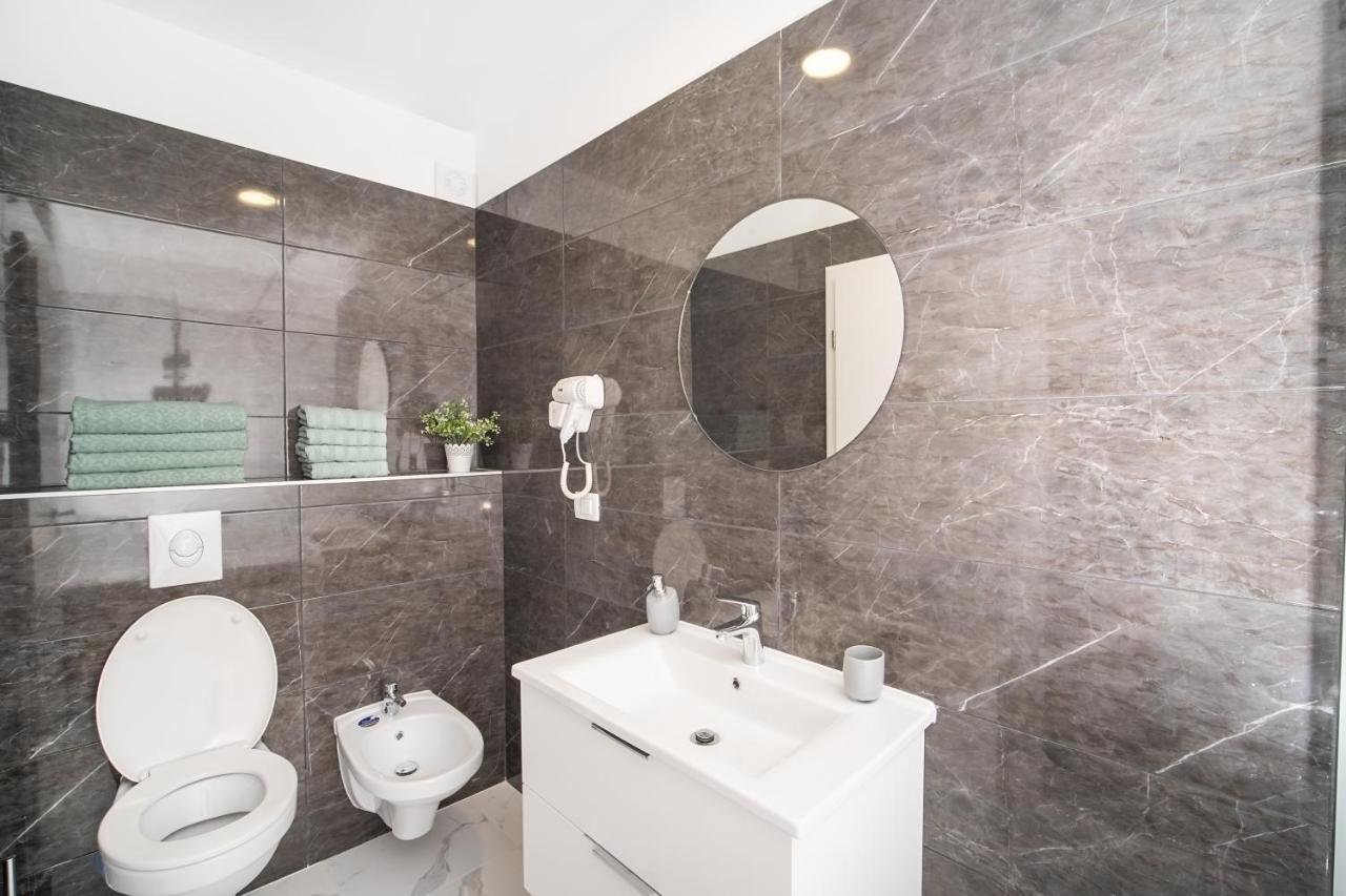 Villa Apartments Lela 拉巴克 外观 照片