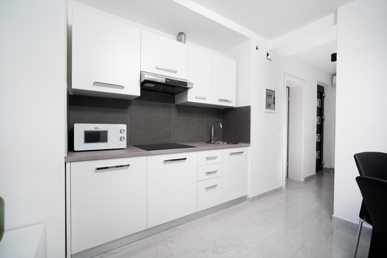 Villa Apartments Lela 拉巴克 外观 照片