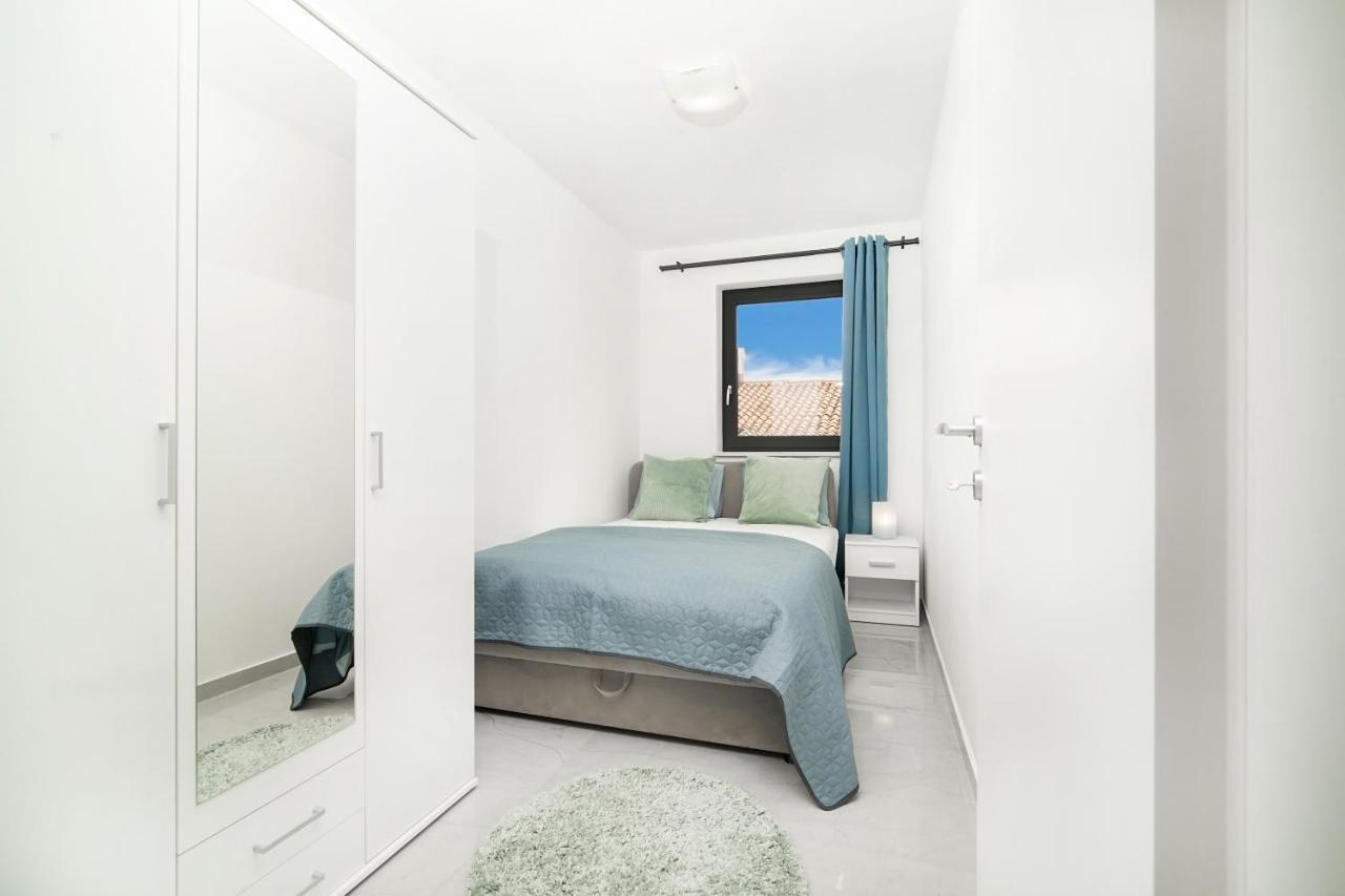 Villa Apartments Lela 拉巴克 外观 照片