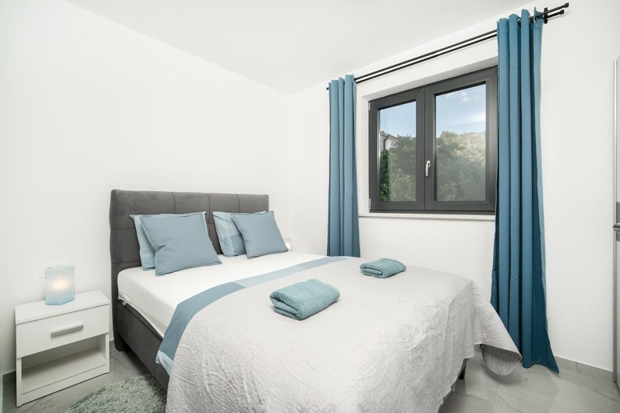 Villa Apartments Lela 拉巴克 外观 照片