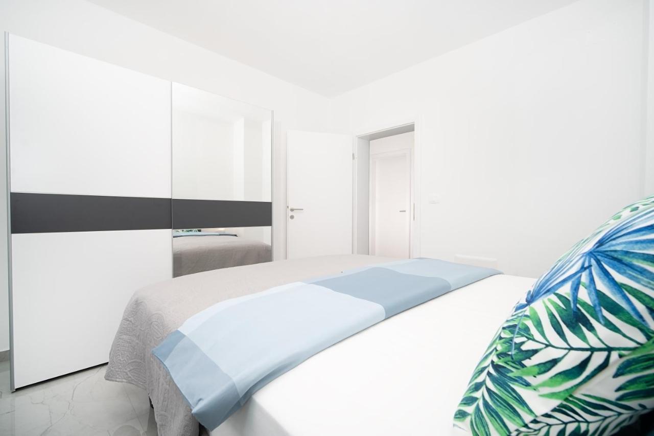 Villa Apartments Lela 拉巴克 外观 照片