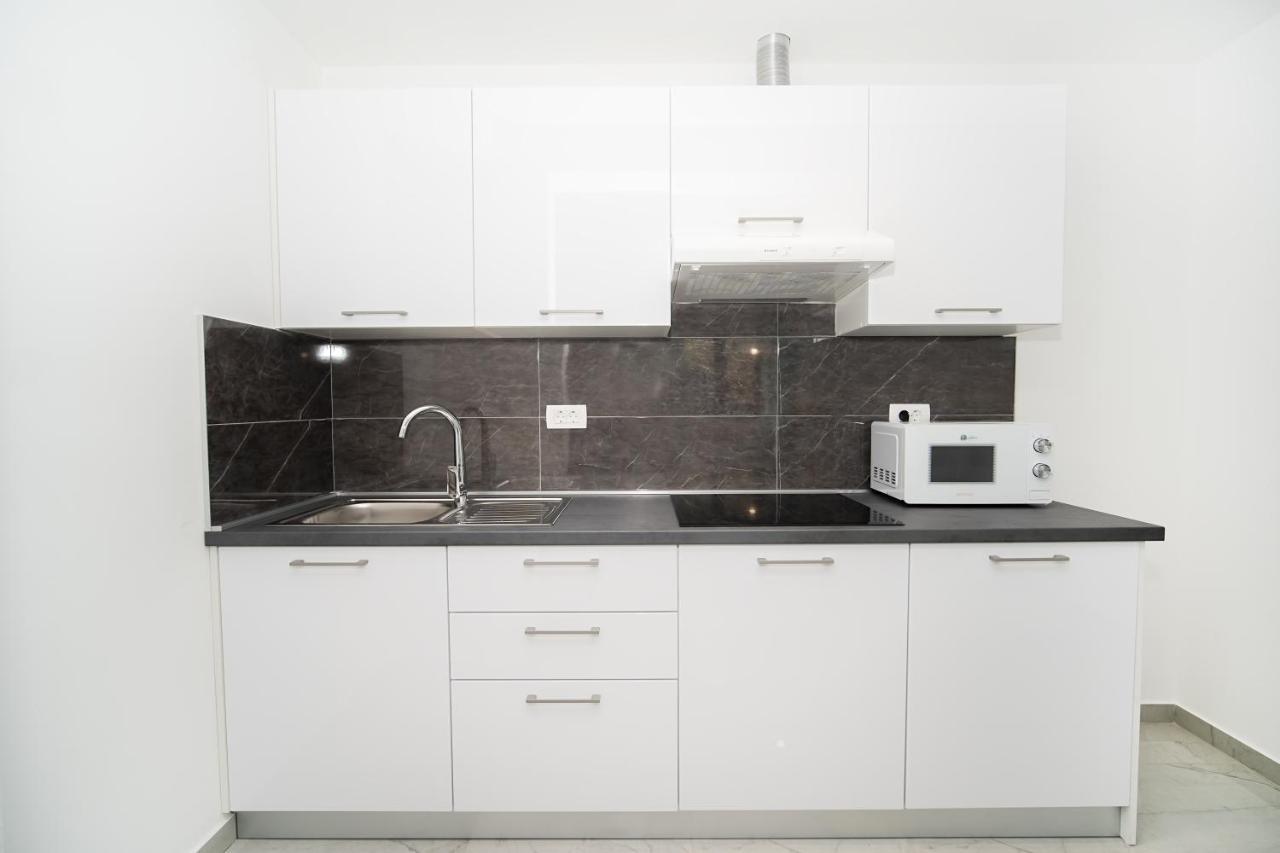 Villa Apartments Lela 拉巴克 外观 照片