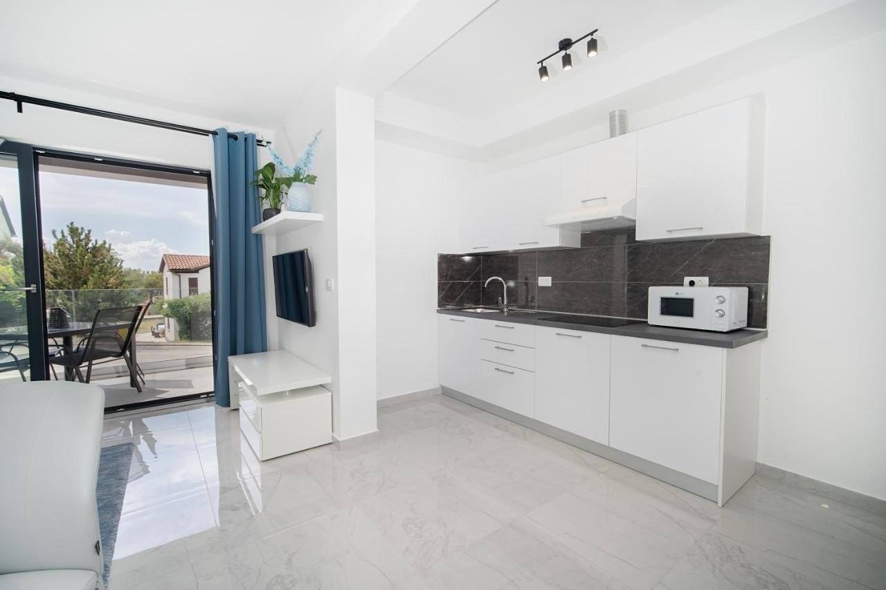 Villa Apartments Lela 拉巴克 外观 照片