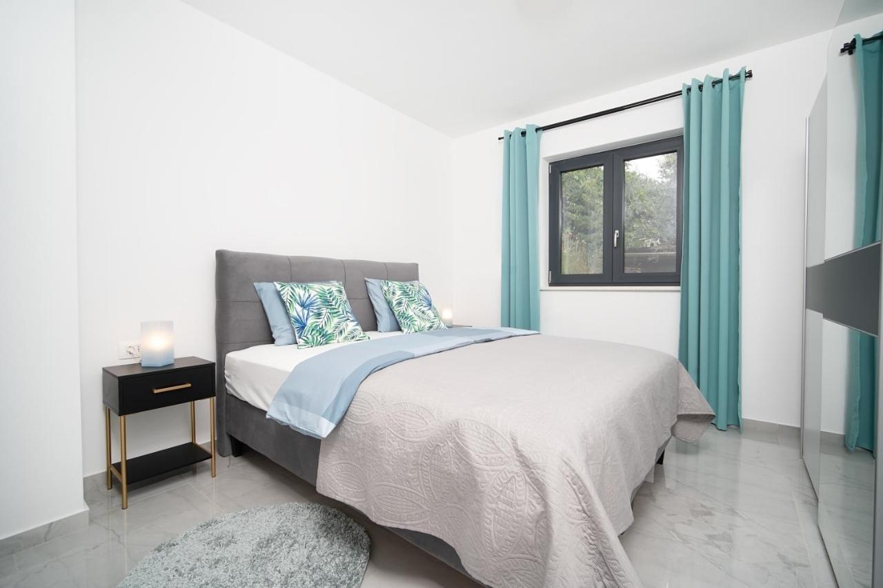 Villa Apartments Lela 拉巴克 外观 照片